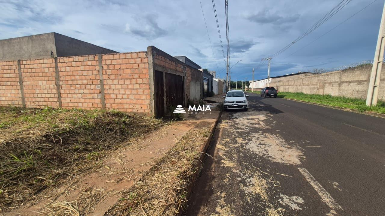 Terreno/Área à venda no Parque das Laranjeiras: 