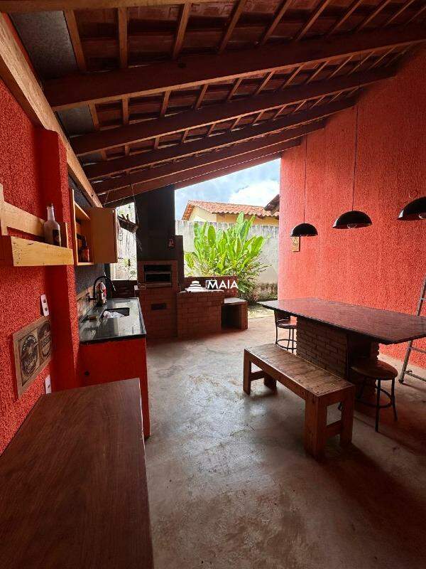 Casa de Condomínio à venda no Portal Beija Flor: 