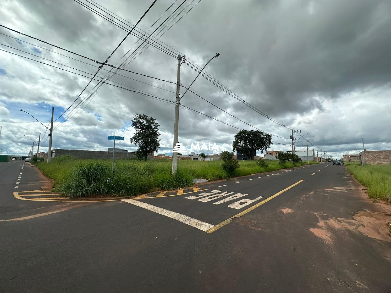 Terreno/Área à venda no Parque das Laranjeiras II: 