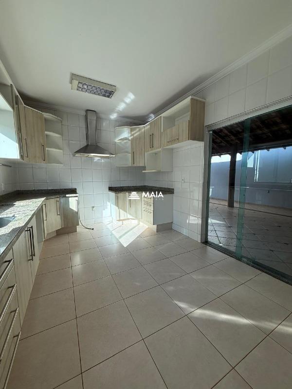 Casa à venda no Mercês: 