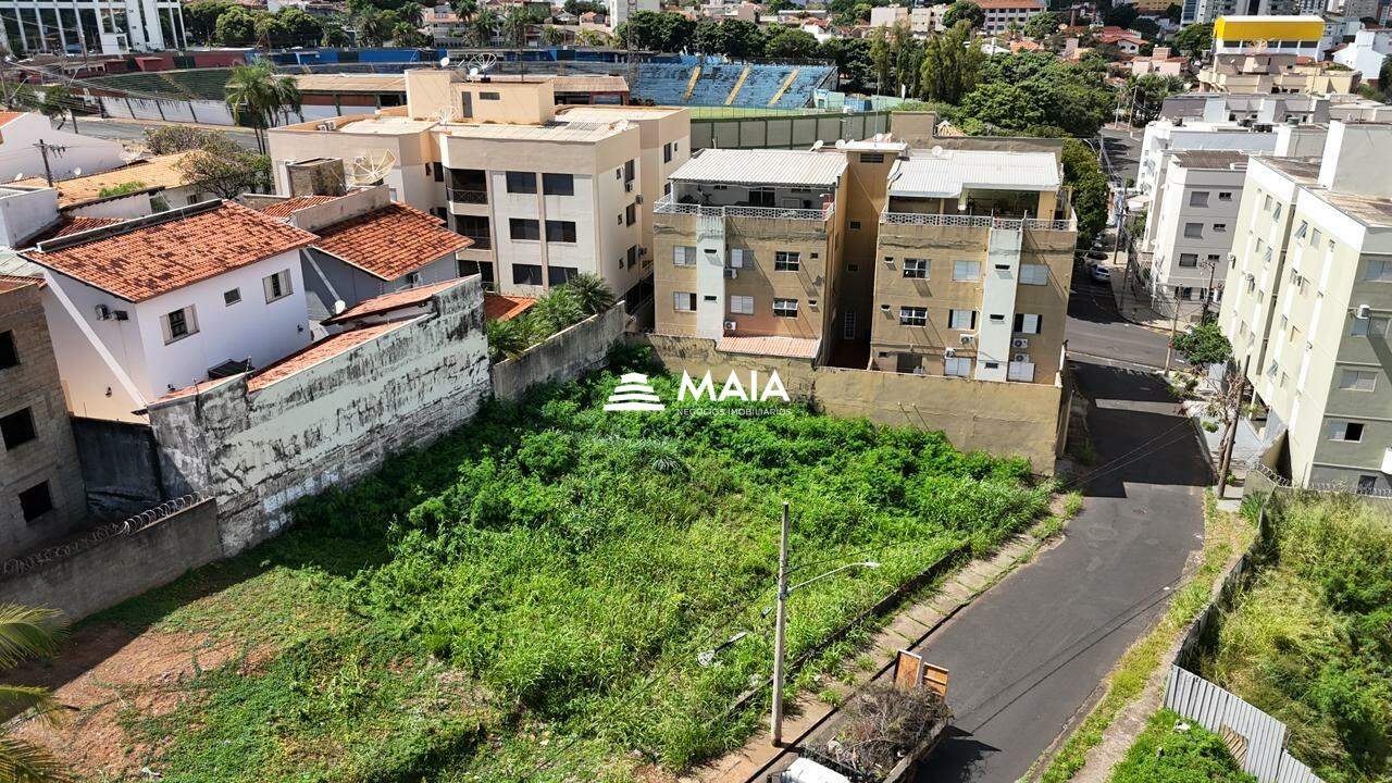 Terreno/Área à venda no Vila Olímpica: 