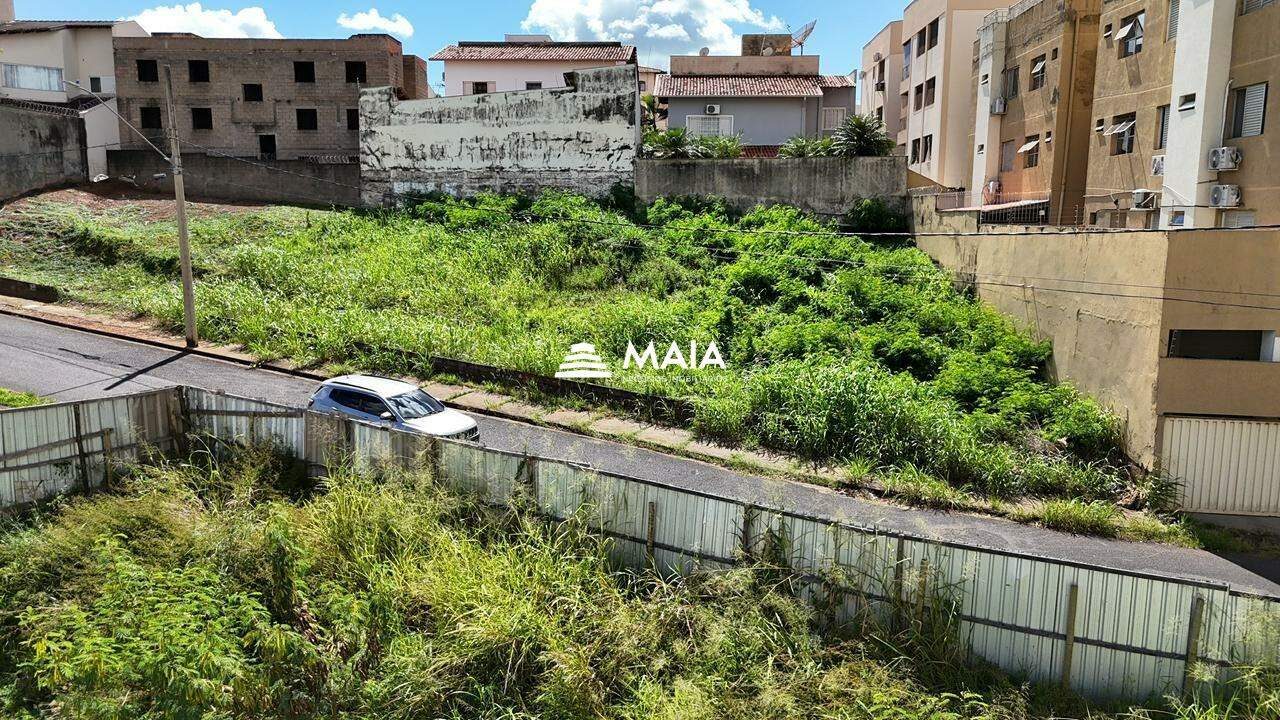 Terreno/Área à venda no Vila Olímpica: 