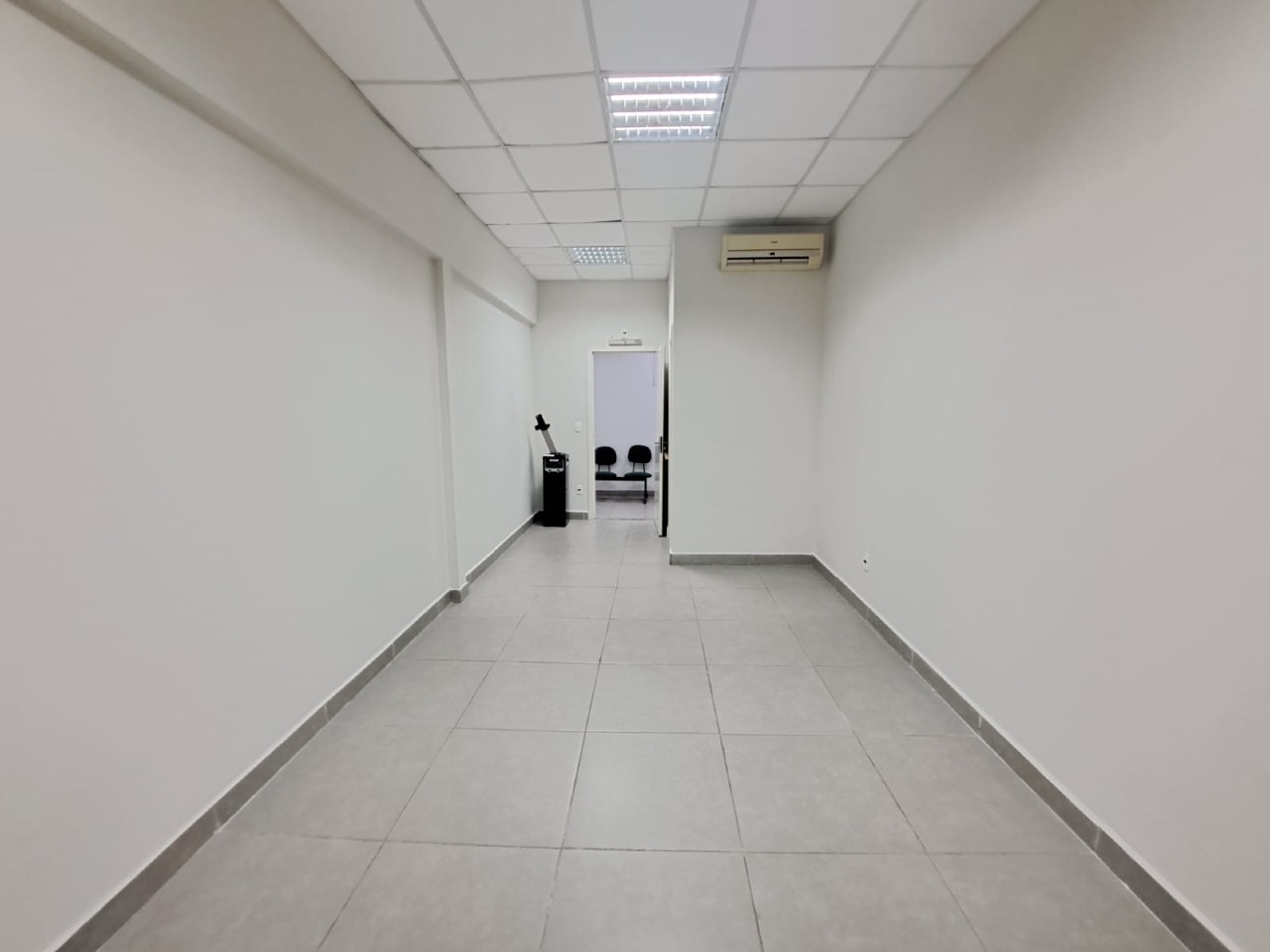 Sala para aluguel no bairro Barreiro de : 