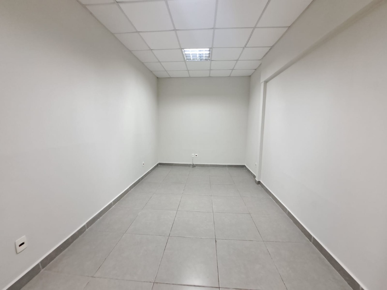 Sala para aluguel no bairro Barreiro de : 