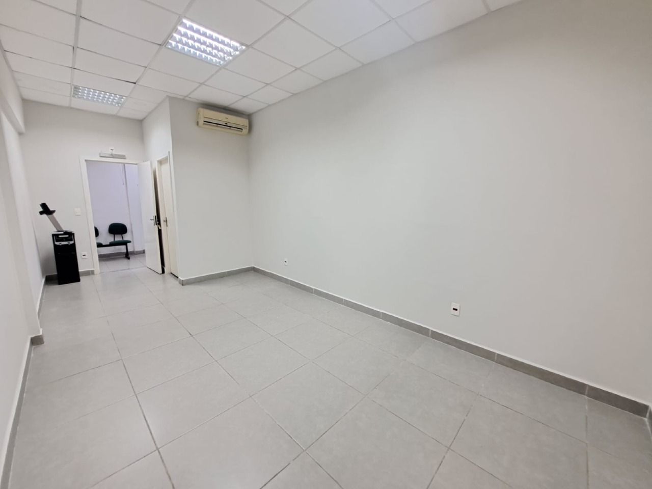 Sala para aluguel no bairro Barreiro de : 