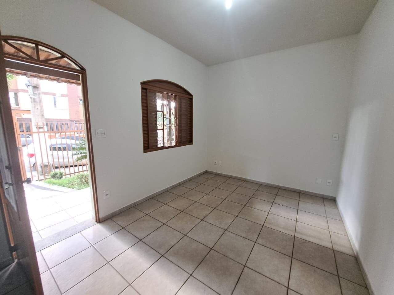 Casa para aluguel no bairro Centro de 4 quartos: 