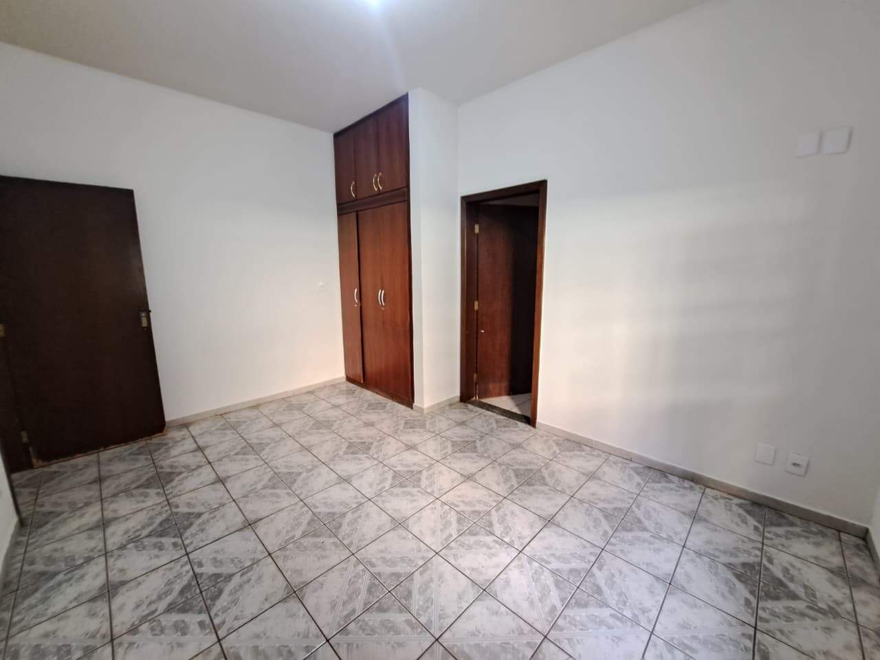 Casa para aluguel no bairro Centro de 4 quartos: 