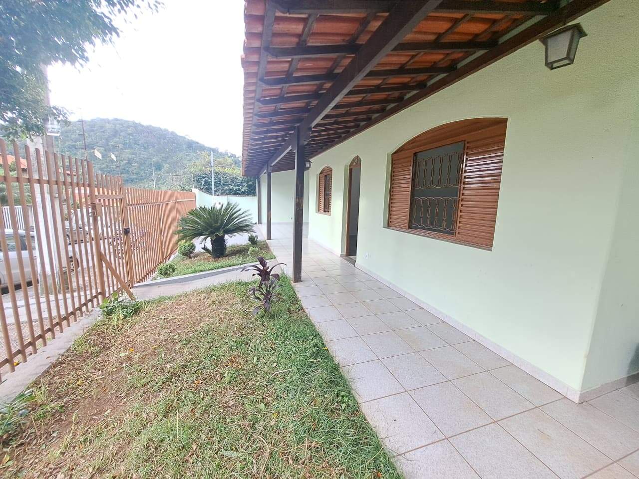 Casa para aluguel no bairro Centro de 4 quartos: 