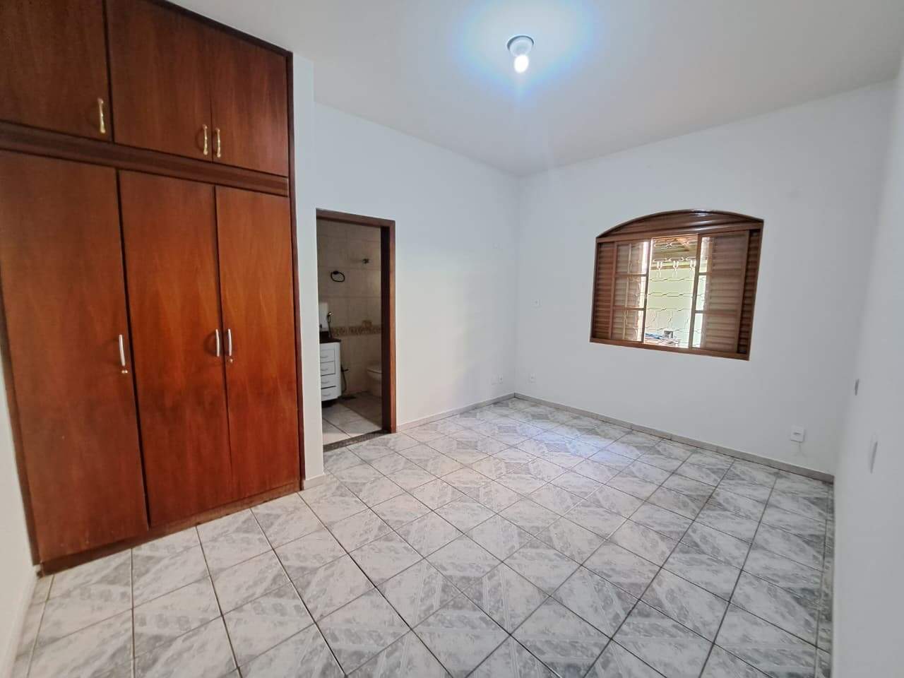 Casa para aluguel no bairro Centro de 4 quartos: 