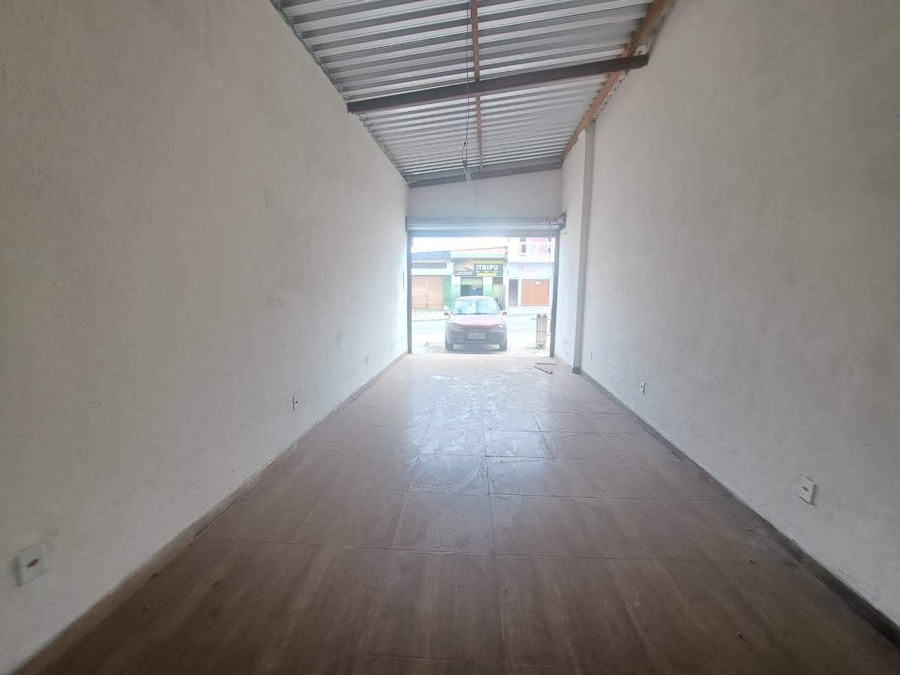 Loja para aluguel no bairro Tirol de : 