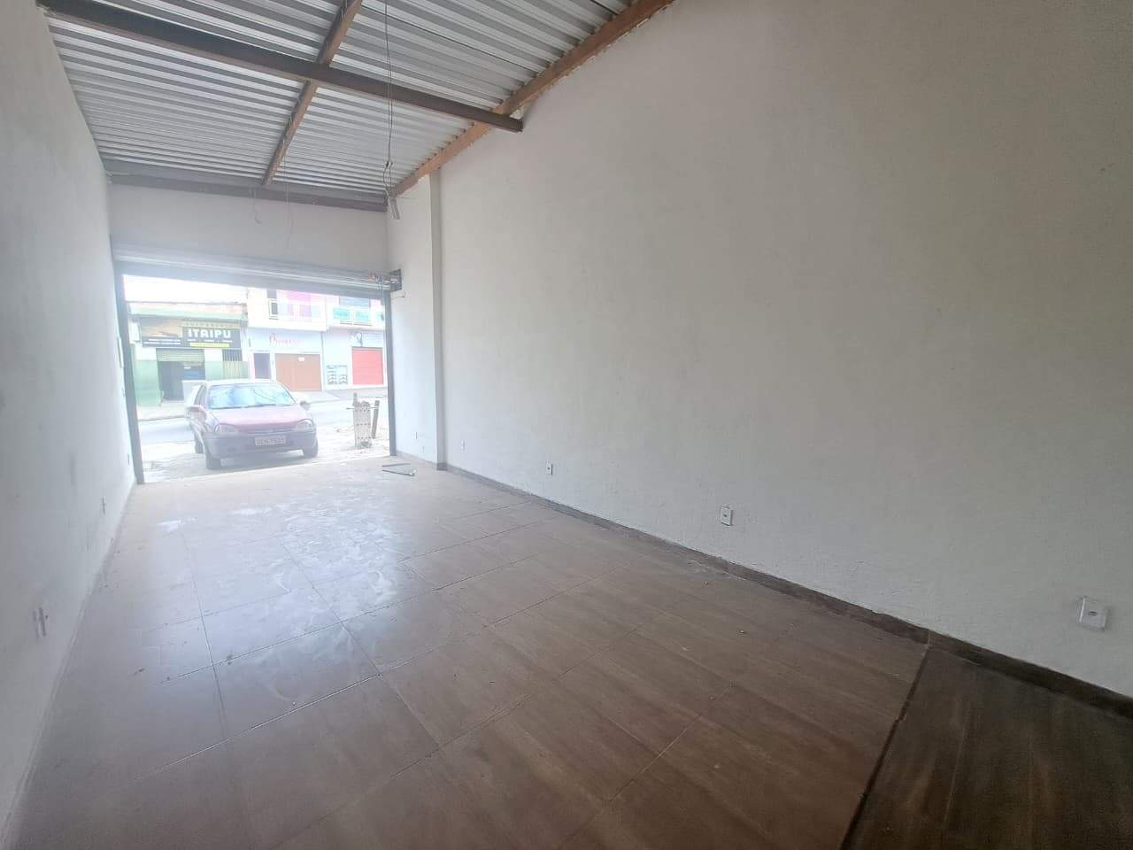 Loja para aluguel no bairro Tirol de : 