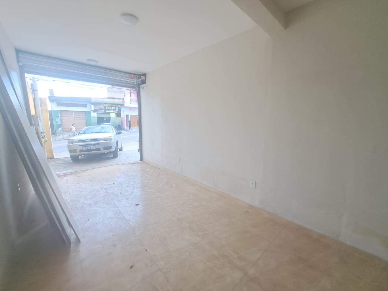 Loja para aluguel no bairro Tirol de : 