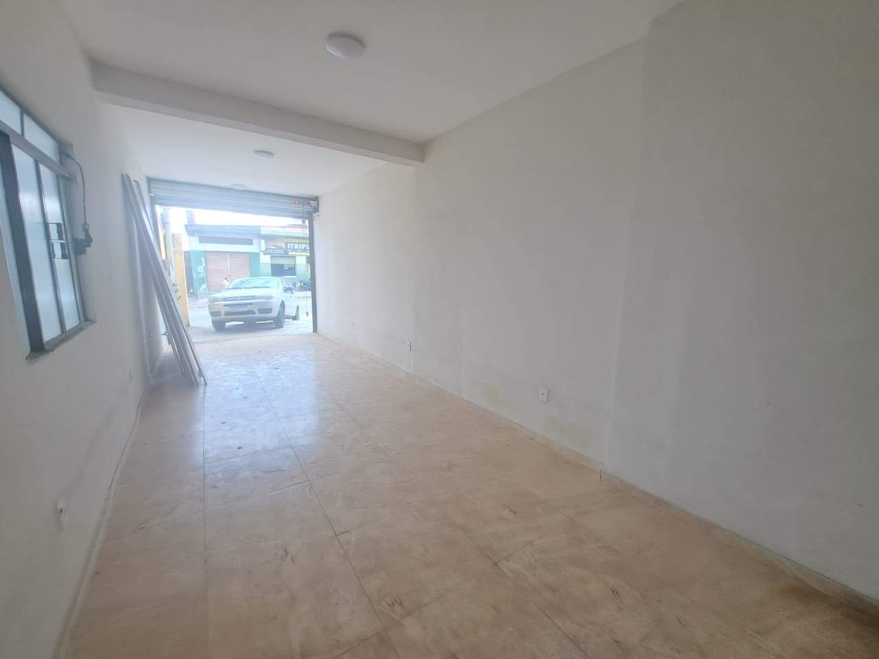 Loja para aluguel no bairro Tirol de : 