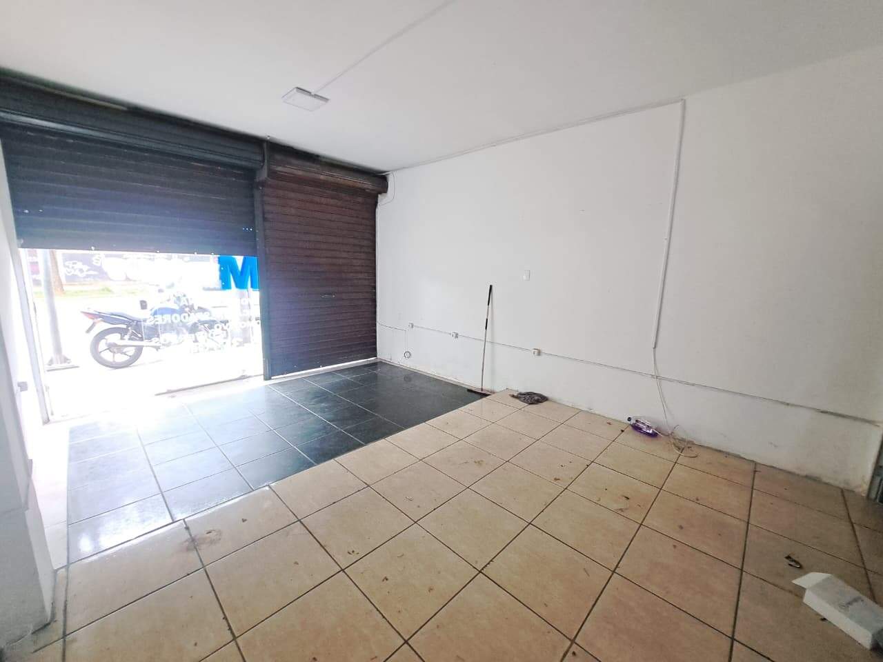 Loja para aluguel no bairro Milionários de : 