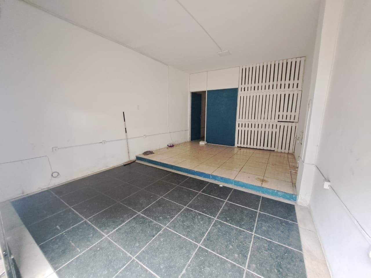 Loja para aluguel no bairro Milionários de : 
