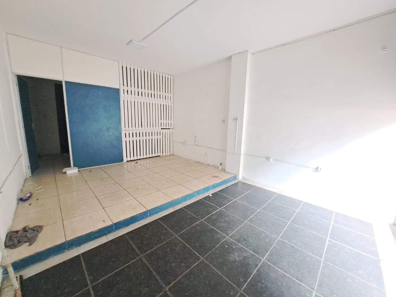 Loja para aluguel no bairro Milionários de : 