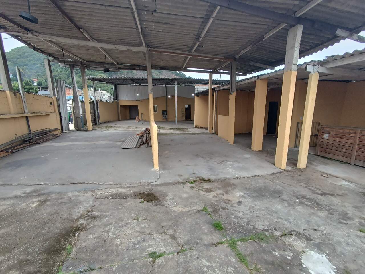 Lote ou Terreno para aluguel no Caneleira: 