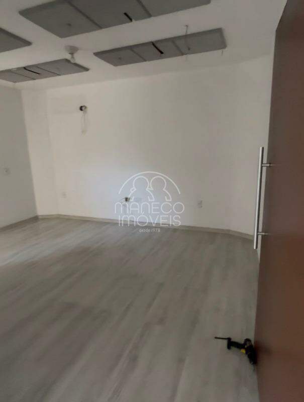 Sala à venda no Santa Maria: 