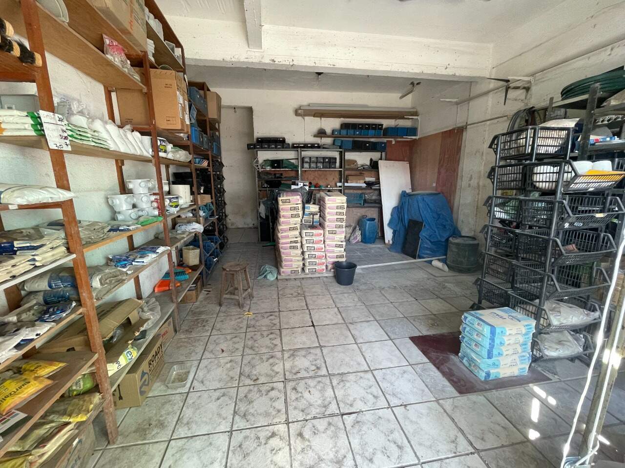 Loja para aluguel no Parque Bitaru: 