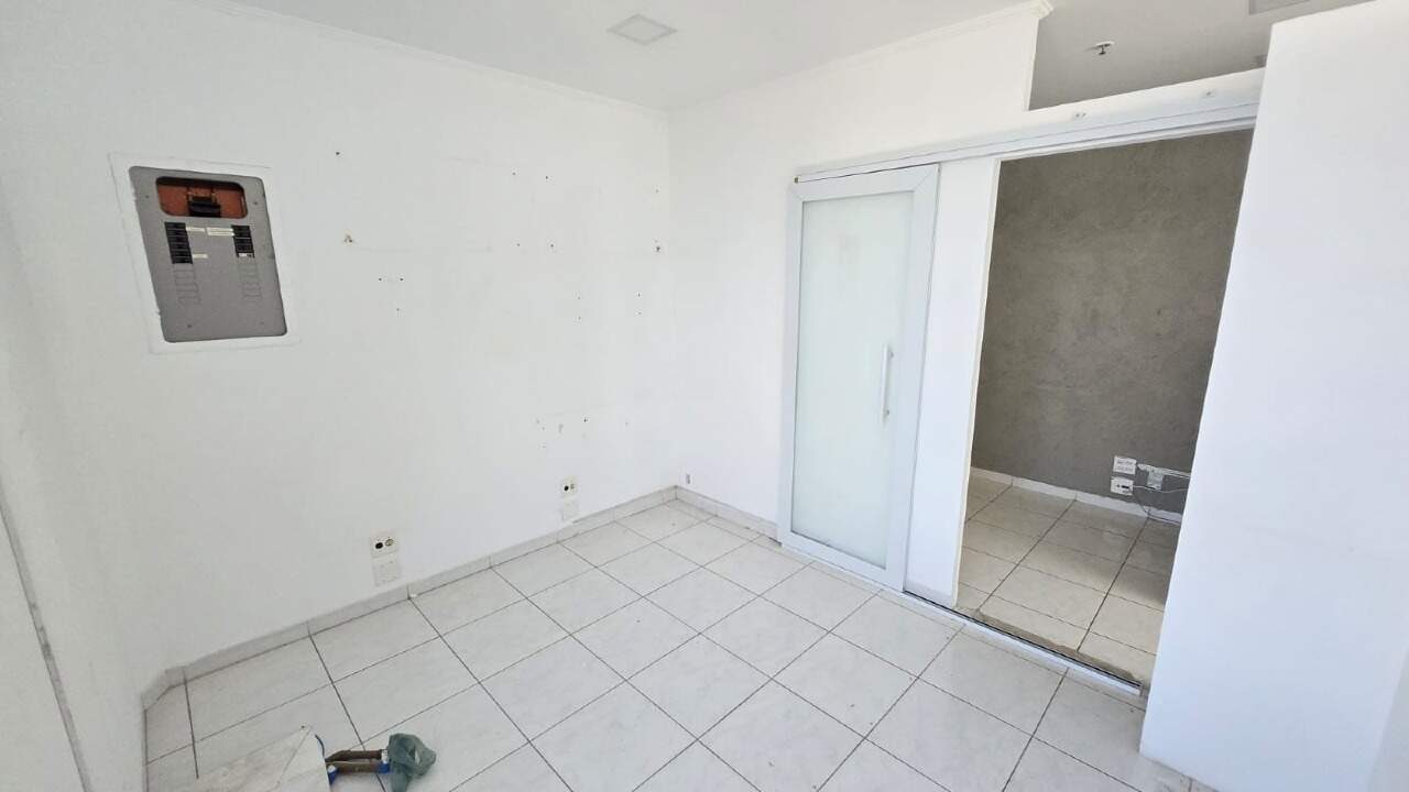 Sala à venda no Embaré: 