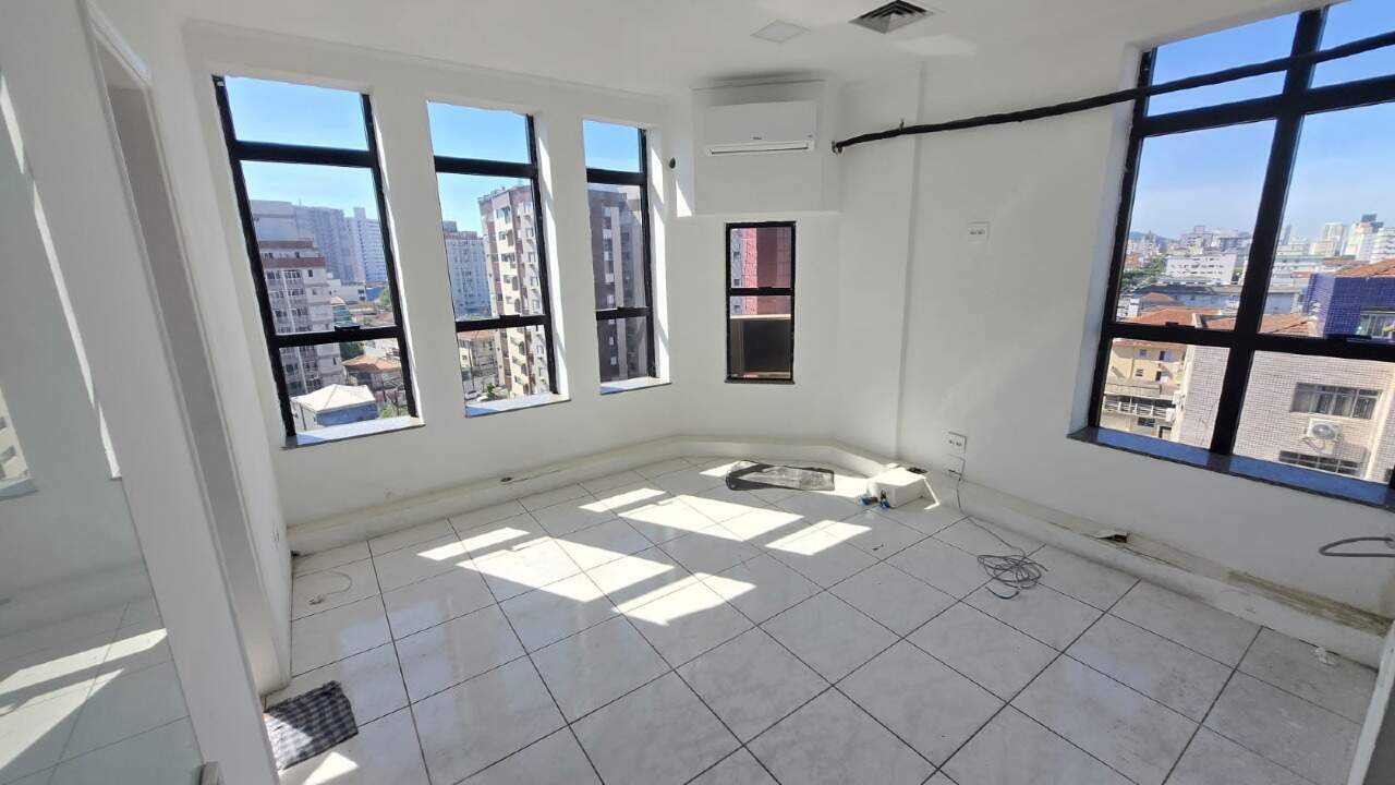 Sala à venda no Embaré: 