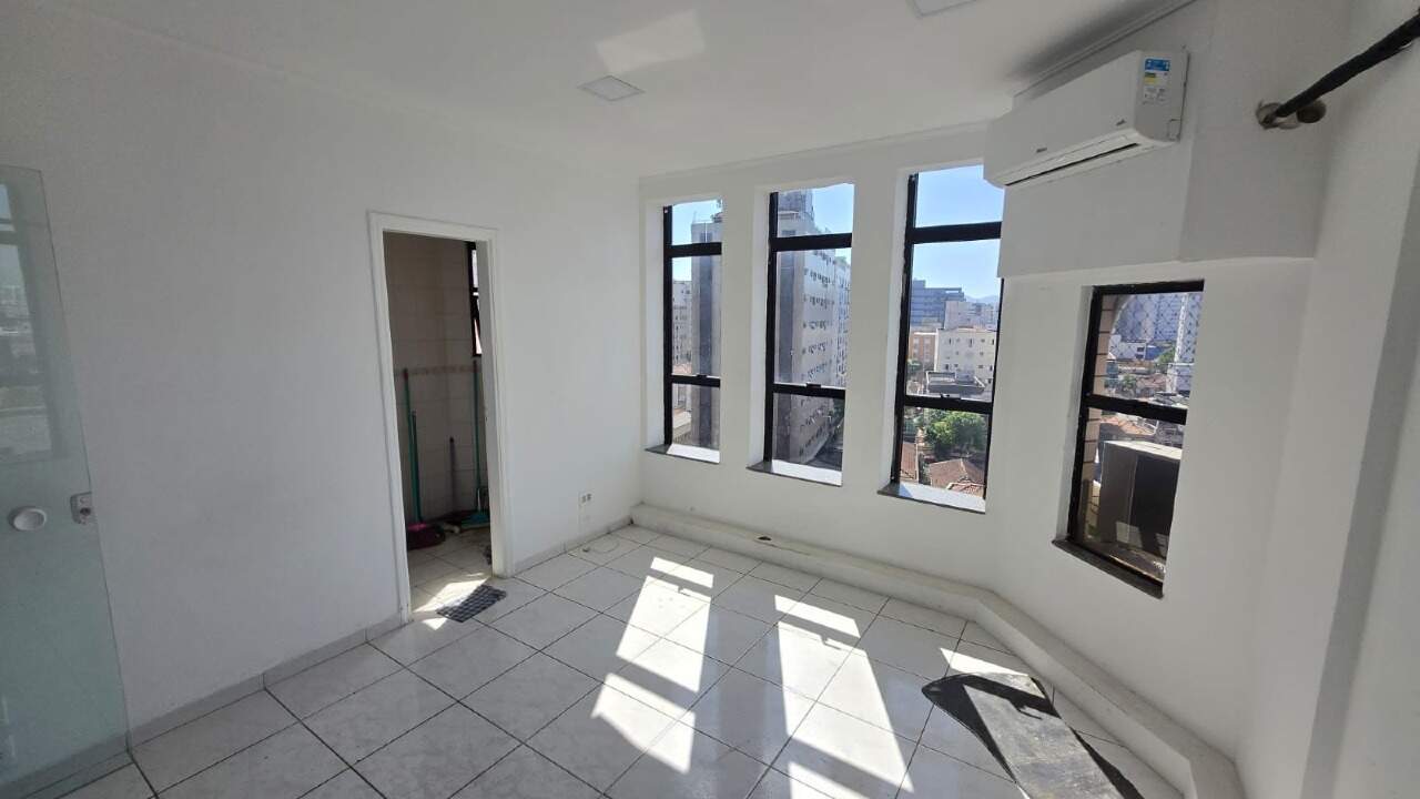 Sala à venda no Embaré: 