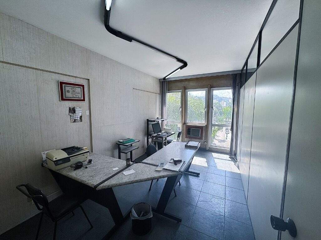 Sala à venda no Centro: 