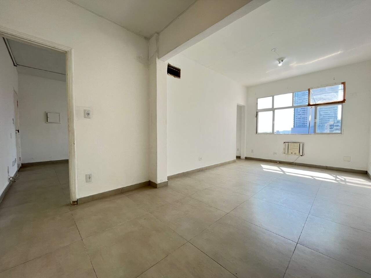 Sala à venda no Centro: 