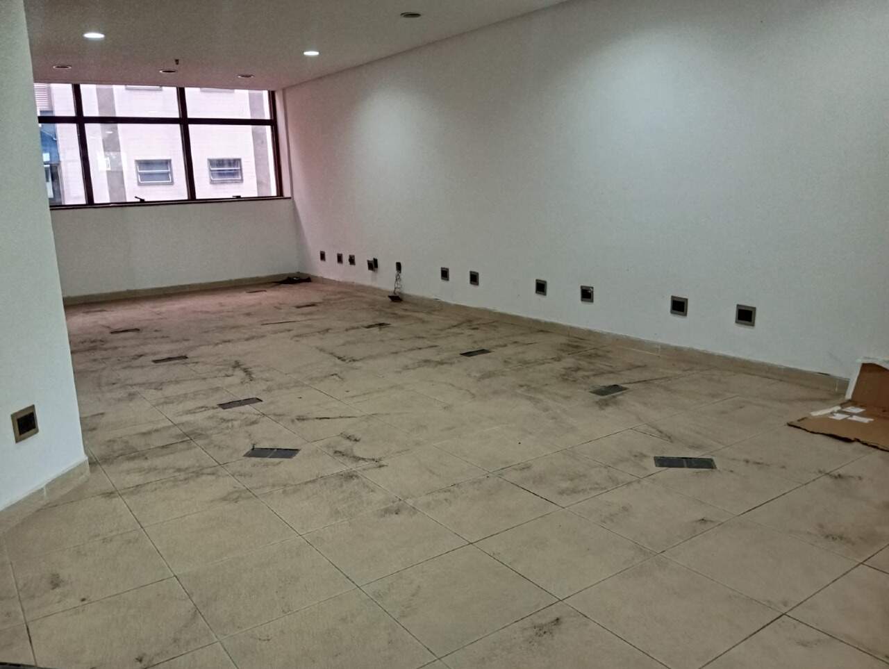 Sala à venda no Centro: 
