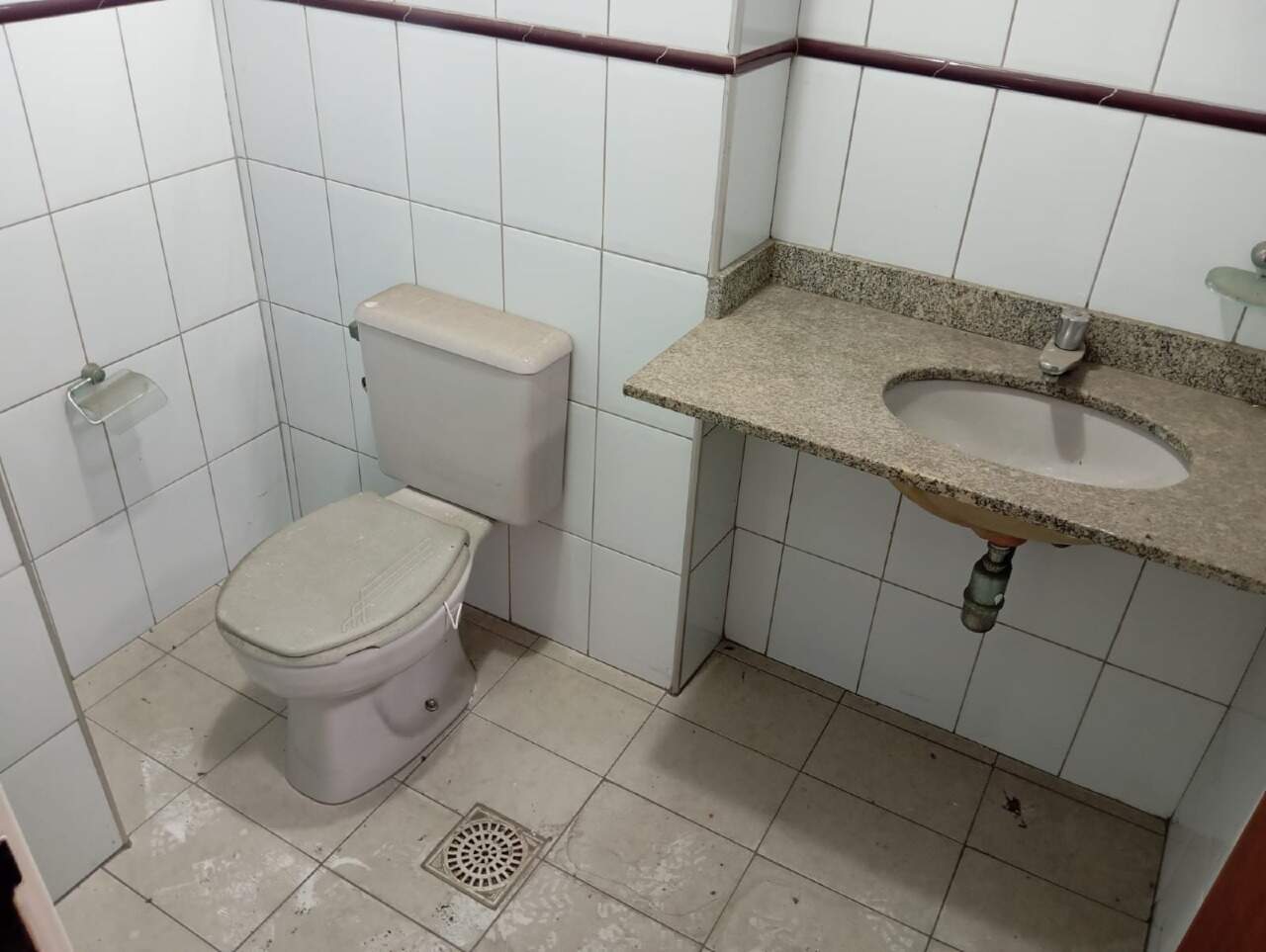 Sala à venda no Centro: 