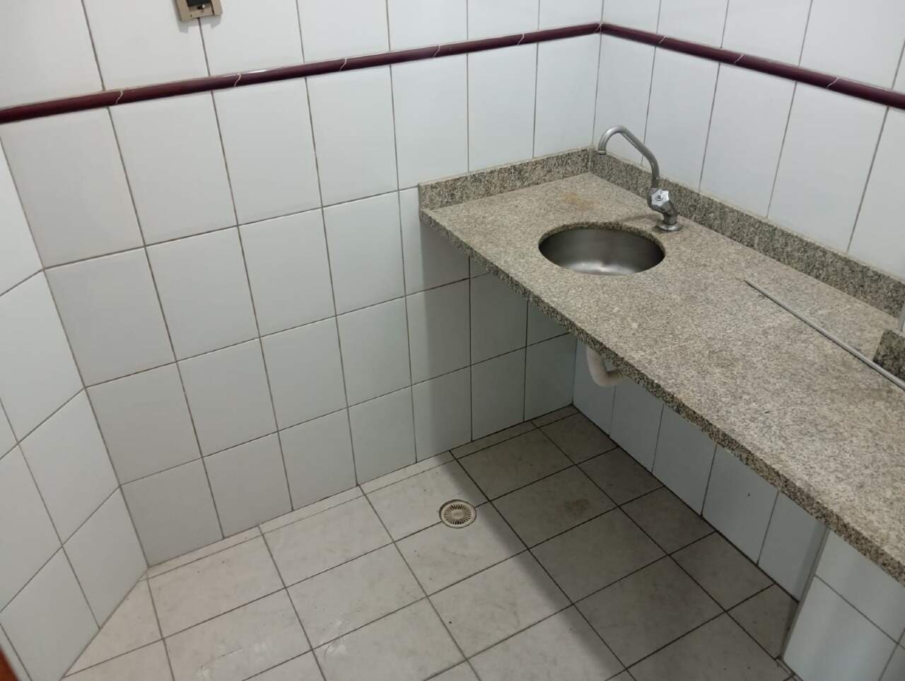 Sala à venda no Centro: 