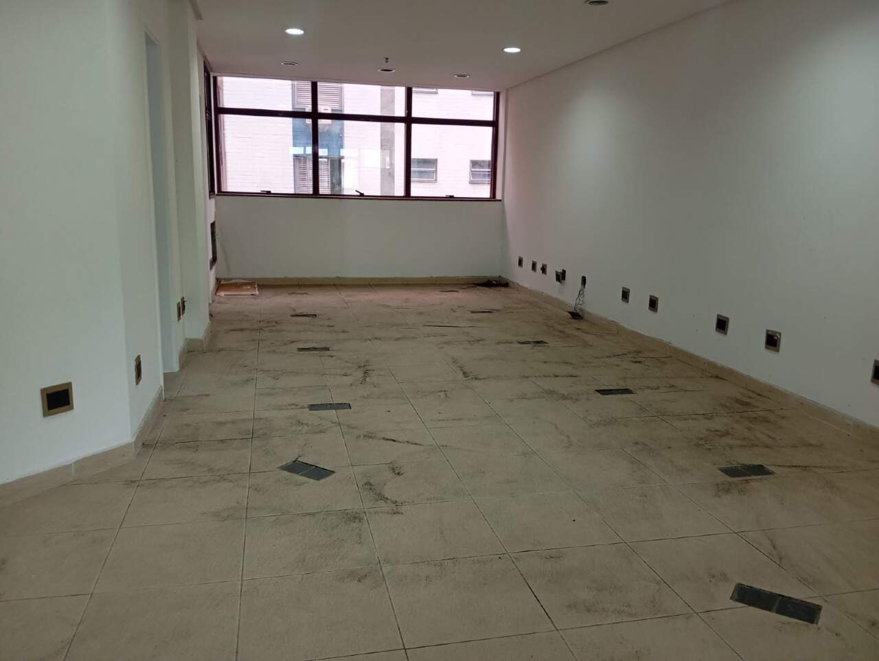 Sala à venda no Centro: 