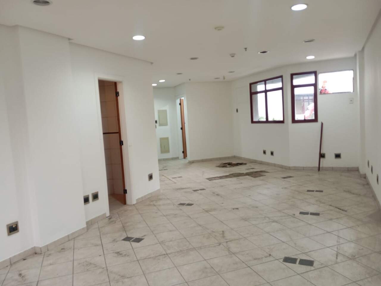 Sala à venda no Centro: 