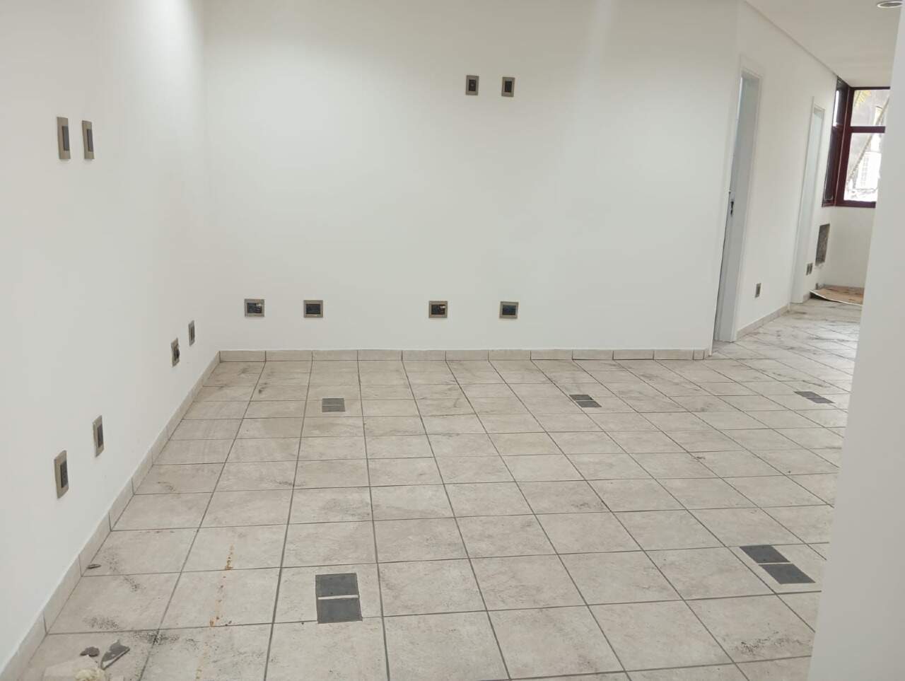 Sala à venda no Centro: 