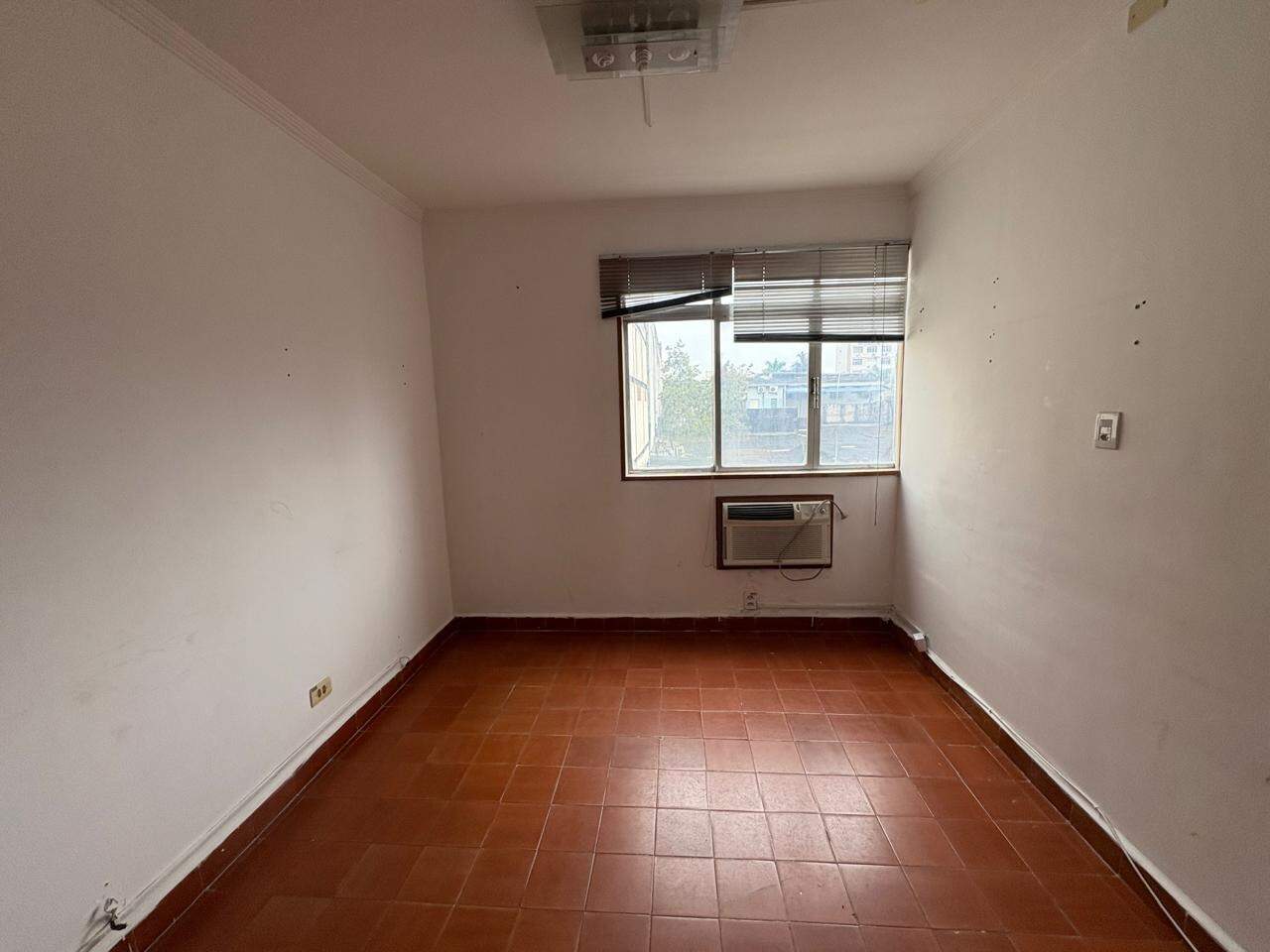 Sala à venda no Centro: 