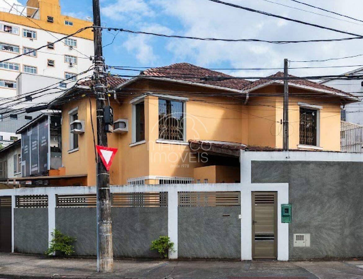Sobrado para aluguel no Embaré: 