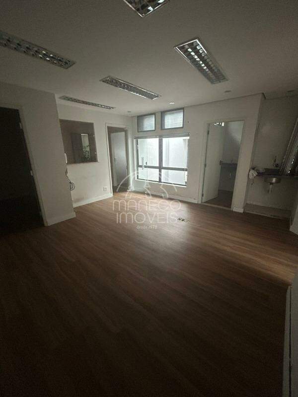 Prédio comercial para aluguel no Centro: 