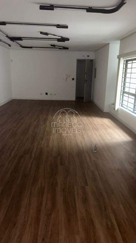 Prédio comercial para aluguel no Centro: 
