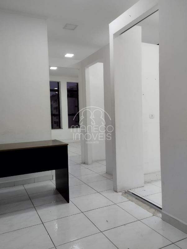 Sala para aluguel no Embaré: 