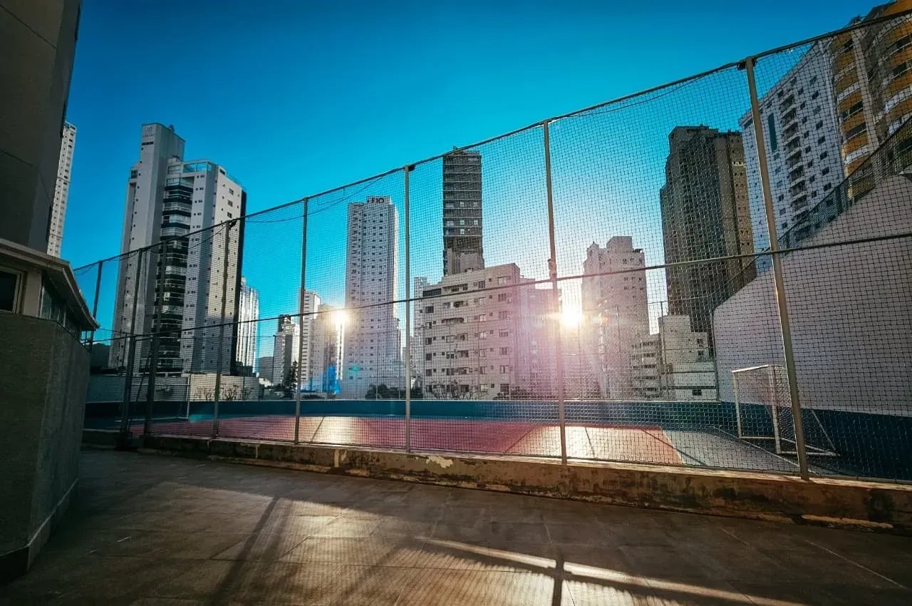 Apartamento 3 Quartos Mobiliado no Centro de Balneário Camboriú, vista panorâmica de 180° para o mar - Foto 26 de 28