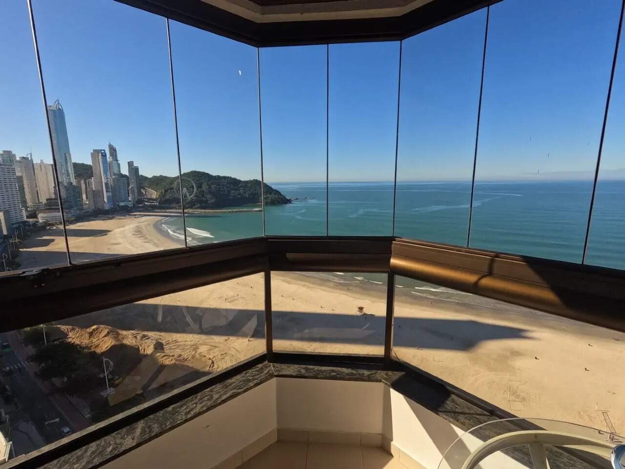 Apartamento 211 m² no Centro de Balneário Camboriú | 3 suítes, 3 vagas - Foto 1 de 20