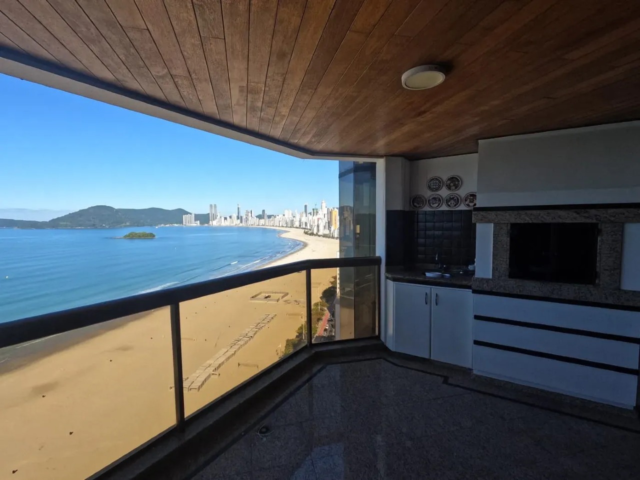 Apartamento 211 m² no Centro de Balneário Camboriú | 3 suítes, 3 vagas - Foto 2 de 20