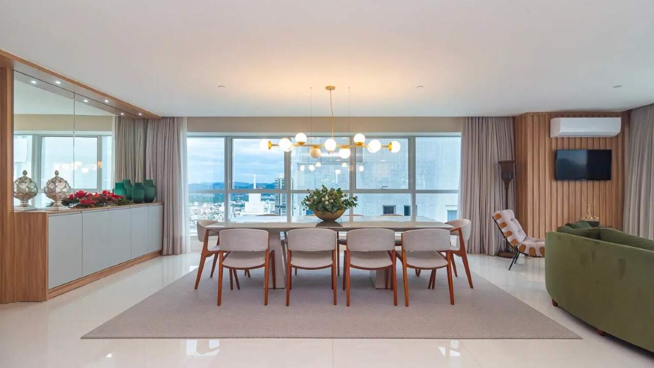 Apartamento residencial de alto padrão com 4 suítes, 5 vagas e 291,29 m² – Balneário Camboriú (Centro) - Foto 1 de 29