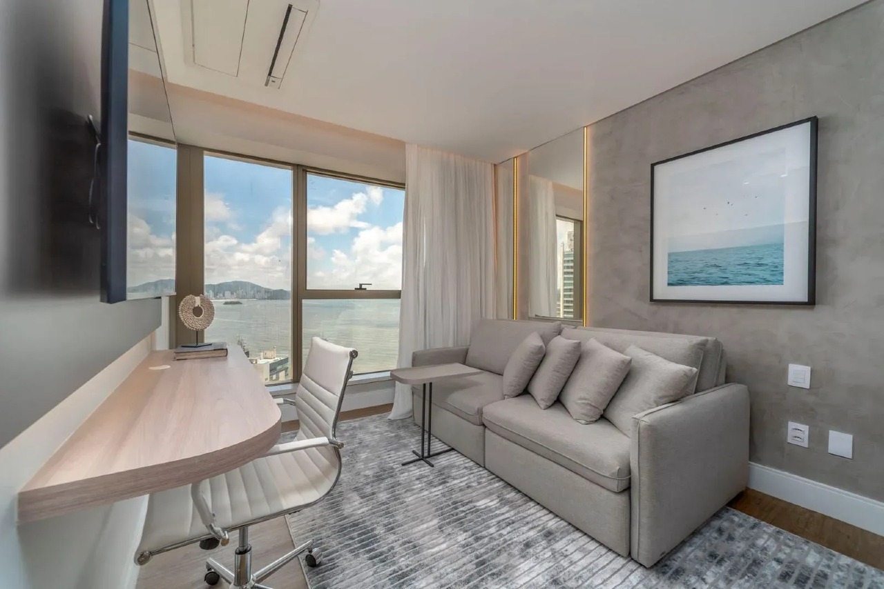 Apartamento Residencial 4 Suítes no Centro de Balneário Camboriú – 261 m², 3 Vagas, Mobiliado - Foto 16 de 23