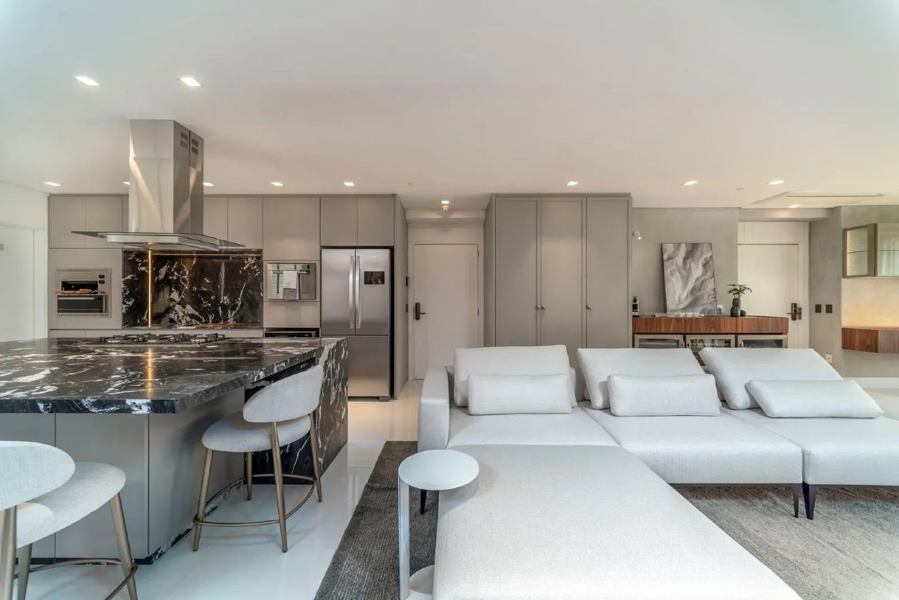 Apartamento Residencial 4 Suítes no Centro de Balneário Camboriú – 261 m², 3 Vagas, Mobiliado - Foto 12 de 23