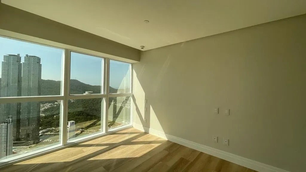 Apartamento 4 suítes com 196 m² no Centro de Balneário Camboriú - Foto 4 de 30