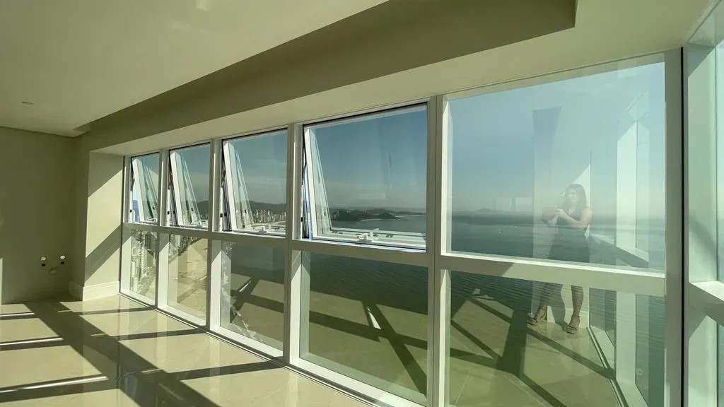 Apartamento 4 suítes com 196 m² no Centro de Balneário Camboriú - Foto 3 de 30