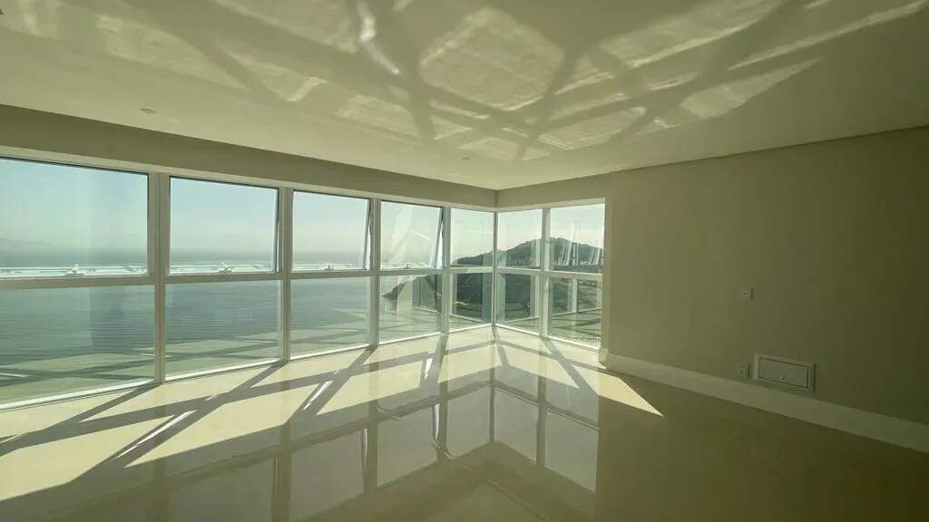 Apartamento 4 suítes com 196 m² no Centro de Balneário Camboriú - Foto 1 de 30