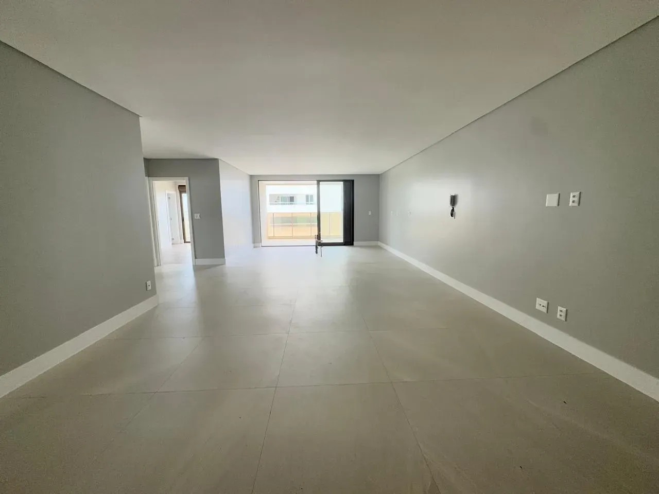 Apartamento 3 suítes, 2 vagas, Praia Brava de Itajaí - Foto 2 de 13