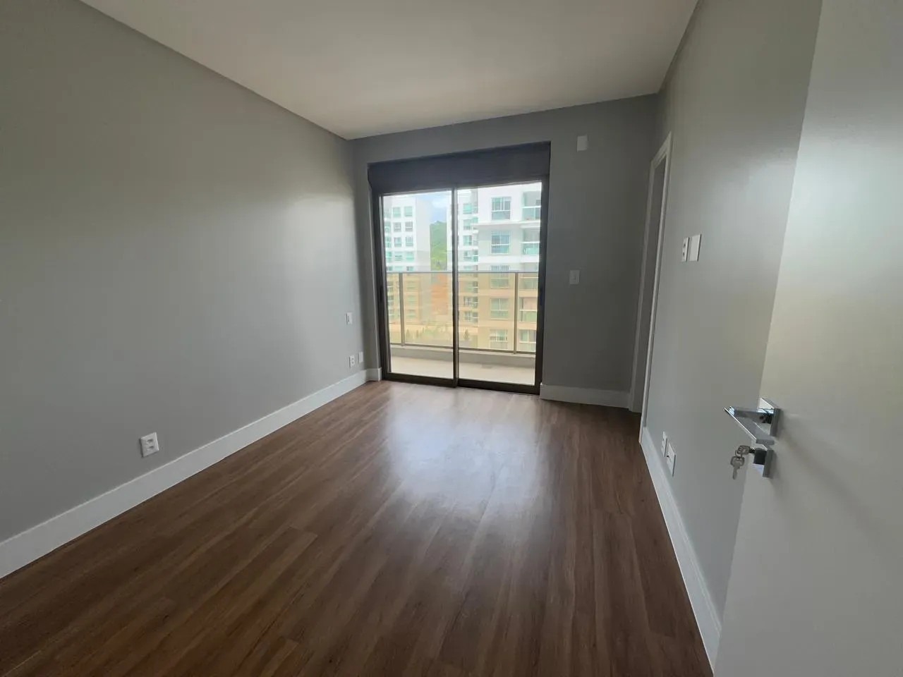 Apartamento 3 suítes, 2 vagas, Praia Brava de Itajaí - Foto 4 de 13